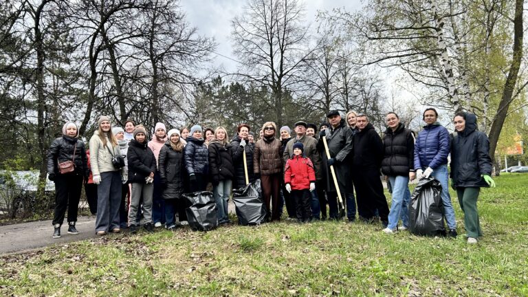 Чистота начинается с нас: общегородской субботник.